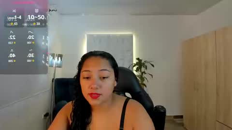 Snapshot of valentina_xx69 chatting on 09-10-25, 02:06 Valentina online show from 09-10-25, 02:06