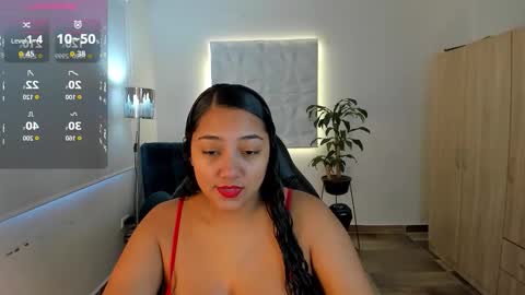 Snapshot of valentina_xx69 chatting on 10-15-25, 02:06 Valentina online show from 10-15-25, 02:06