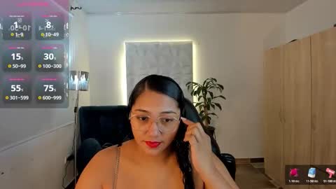 Snapshot of valentina_xx69 chatting on 10-17-25, 02:08 Valentina online show from 10-17-25, 02:08
