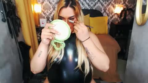 Snapshot of valentinadom95 chatting on 03-05-25, 02:57 valentinadom95 online show from 03-05-25, 02:57