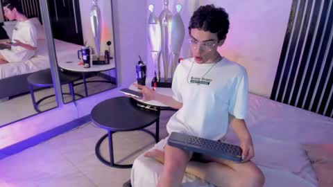 valentinaguerra1 online show from 10-17-25, 07:33