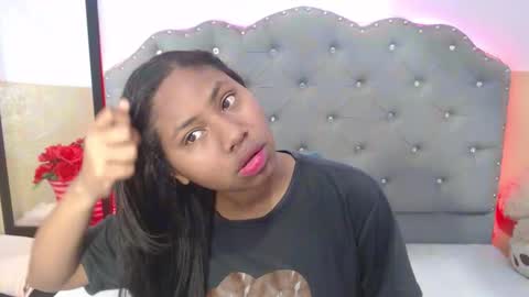 Snapshot of valentinavega18x chatting on 11-18-25, 03:01 valentina vega online show from 11-18-25, 03:01