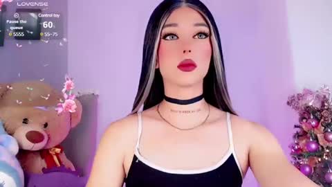 Snapshot of valentinne_marian chatting on 12-29-24, 06:35 Marian online show from 12-29-24, 06:35