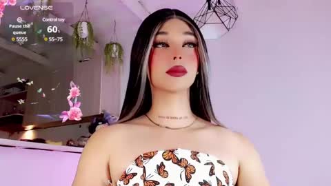 Snapshot of valentinne_marian chatting on 02-04-25, 10:10 Marian online show from 02-04-25, 10:10