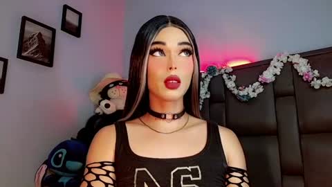 Snapshot of valentinne_marian chatting on 10-01-25, 11:05 Marian online show from 10-01-25, 11:05