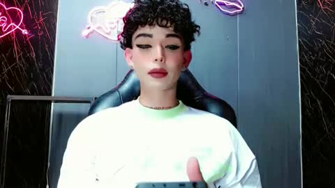 Snapshot of valentinne_marian chatting on 11-23-25, 11:26 Marian online show from 11-23-25, 11:26