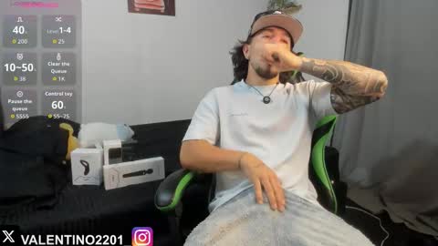 valentino online show from 11-21-25, 11:36