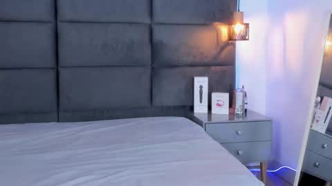 valentino moon online show from 10-14-25, 03:18