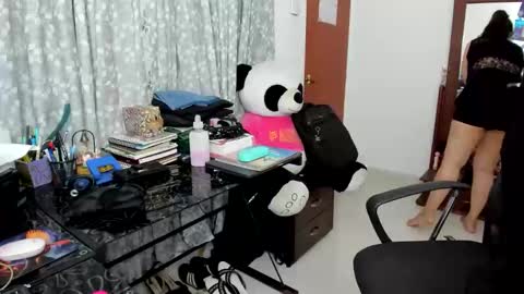 ValenLo online show from 04-21-26, 02:37