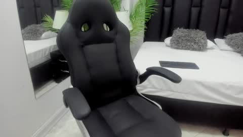 Snapshot of valeri_tafur chatting on 11-08-25, 11:10 valeri_tafur online show from 11-08-25, 11:10