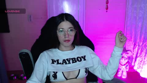 Snapshot of valeria_mendozza chatting on 12-10-24, 06:54 online show from 12-10-24, 06:54