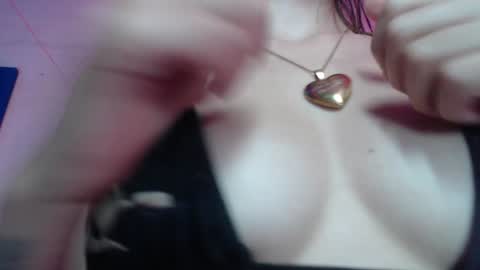 Snapshot of valeria_mendozza chatting on 12-25-24, 07:46 online show from 12-25-24, 07:46