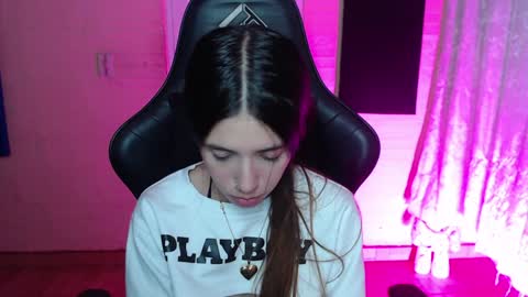 Snapshot of valeria_mendozza chatting on 12-28-24, 08:05 online show from 12-28-24, 08:05