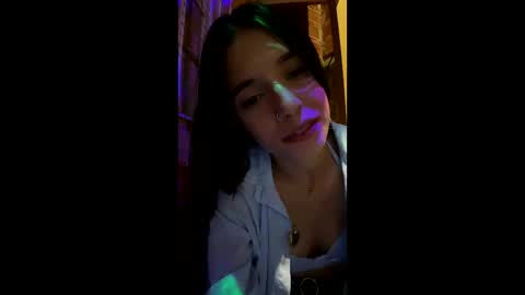 Snapshot of valeria_mendozza chatting on 01-01-25, 07:41 online show from 01-01-25, 07:41