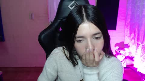 Snapshot of valeria_mendozza chatting on 02-06-25, 04:53 online show from 02-06-25, 04:53