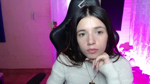 Snapshot of valeria_mendozza chatting on 02-06-25, 07:56 online show from 02-06-25, 07:56