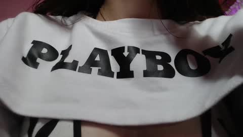 Snapshot of valeria_mendozza chatting on 02-11-25, 08:05 online show from 02-11-25, 08:05