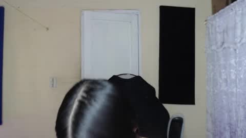 Snapshot of valeria_mendozza chatting on 02-15-25, 10:52 online show from 02-15-25, 10:52