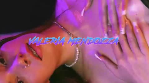 Snapshot of valeria_mendozza chatting on 11-21-25, 02:21 online show from 11-21-25, 02:21