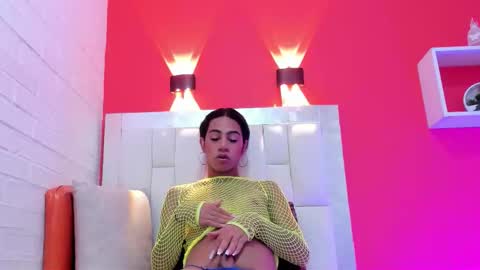 valeria montesio online show from 10-30-25, 01:45