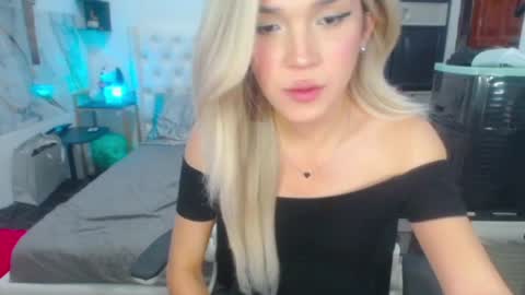 Snapshot of valeria_nikia chatting on 01-13-25, 04:51 VALERIA online show from 01-13-25, 04:51
