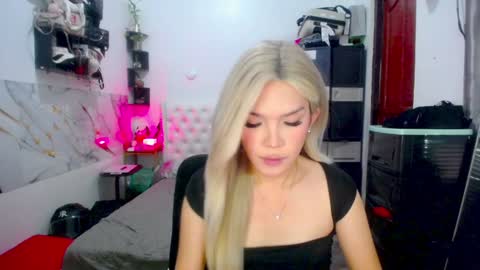 Snapshot of valeria_nikia chatting on 02-03-25, 02:02 VALERIA online show from 02-03-25, 02:02