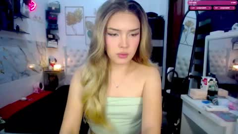 Snapshot of valeria_nikia chatting on 10-19-25, 11:22 VALERIA online show from 10-19-25, 11:22