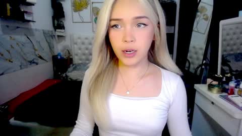 Snapshot of valeria_nikia chatting on 05-15-26, 11:28 VALERIA online show from 05-15-26, 11:28