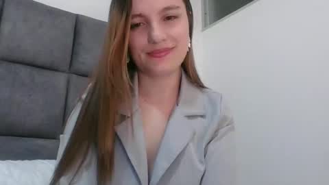 Snapshot of valeriafrannco chatting on 02-06-25, 08:29 valeriafrannco online show from 02-06-25, 08:29