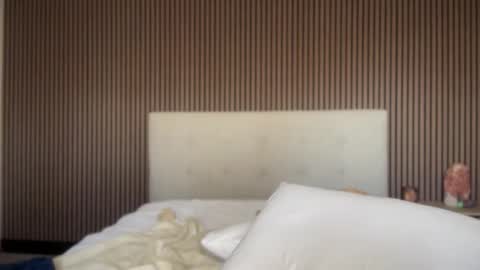 Snapshot of valeriapeterson chatting on 10-10-25, 11:04 Valeria Peterson online show from 10-10-25, 11:04