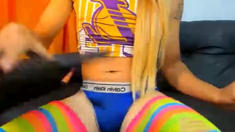 Snapshot of valeriapinkk chatting on 12-23-24, 03:01 valeriapinkk online show from 12-23-24, 03:01