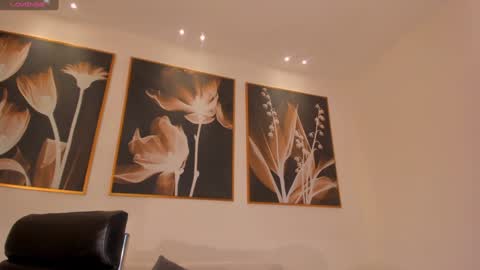 Valeria online show from 12-19-24, 10:02