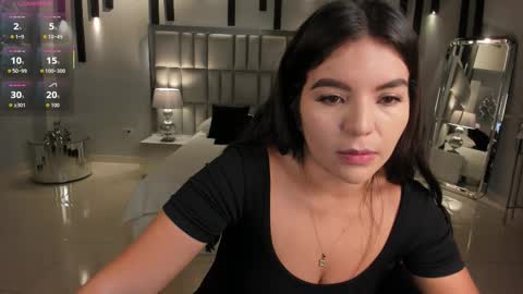 Valeria online show from 11-18-25, 03:12