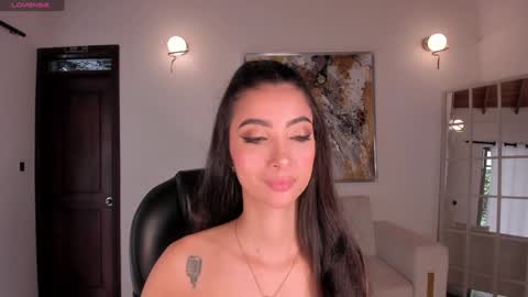 Snapshot of valeriavelvet chatting on 02-04-25, 02:53 Vale online show from 02-04-25, 02:53