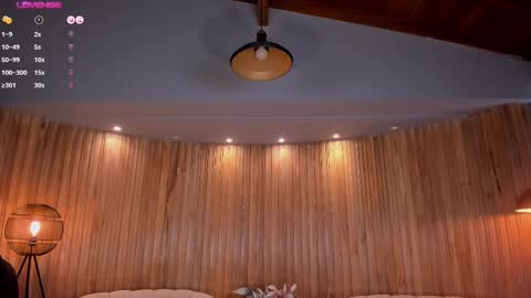 Snapshot of valeriavelvet chatting on 02-18-25, 02:59 Vale online show from 02-18-25, 02:59