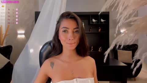 Snapshot of valeriavelvet chatting on 03-05-25, 06:01 Vale online show from 03-05-25, 06:01