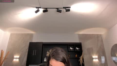 Snapshot of valeriavelvet chatting on 03-06-25, 11:47 Vale online show from 03-06-25, 11:47