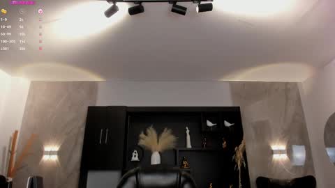 Snapshot of valeriavelvet chatting on 03-08-25, 03:02 Vale online show from 03-08-25, 03:02