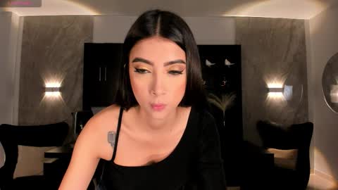 Snapshot of valeriavelvet chatting on 10-17-25, 12:08 Vale online show from 10-17-25, 12:08