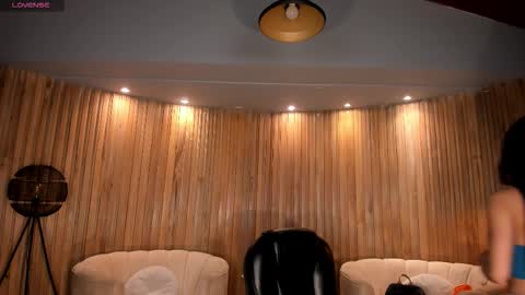 Snapshot of valeriavelvet chatting on 10-22-25, 12:05 Vale online show from 10-22-25, 12:05