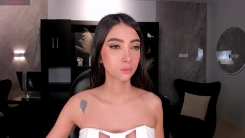 Snapshot of valeriavelvet chatting on 11-05-25, 12:05 Vale online show from 11-05-25, 12:05