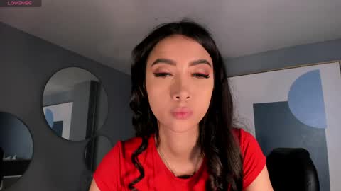 Snapshot of valeriavelvet chatting on 05-14-26, 12:01 Vale online show from 05-14-26, 12:01