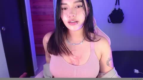 Snapshot of valeribell1 chatting on 10-18-25, 04:15 Valeri online show from 10-18-25, 04:15