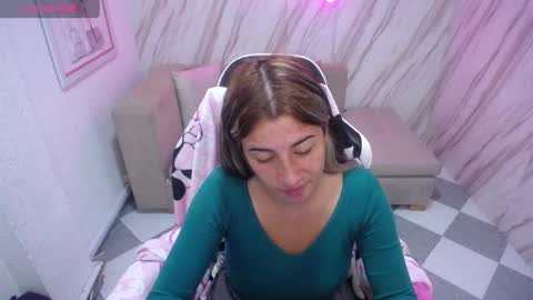 valerie_b online show from 12-15-24, 03:13