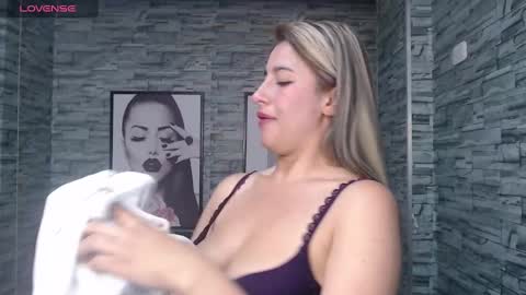 valerie_b online show from 12-21-24, 04:03