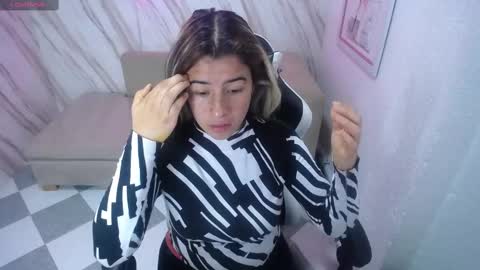 valerie_b online show from 02-11-25, 03:08