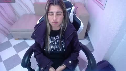 valerie_b online show from 02-12-25, 09:10