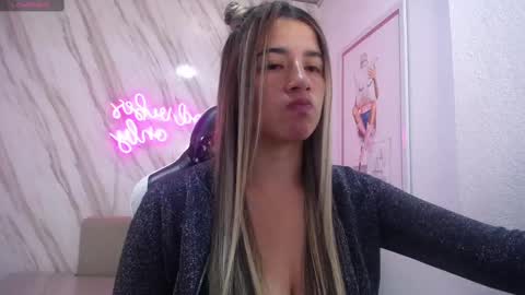 valerie_b online show from 02-18-25, 06:15