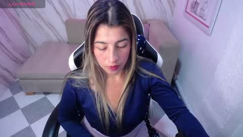valerie_b online show from 03-05-25, 06:12