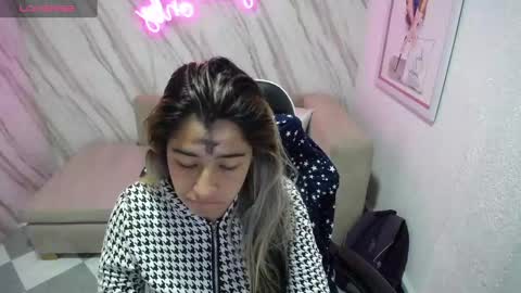 valerie_b online show from 03-06-25, 04:08